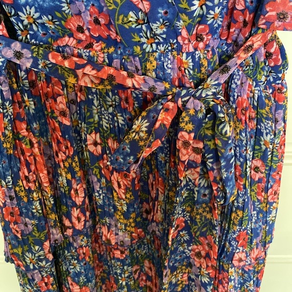 ASOS  Wrap Front Tiered Pleated Midi Dress in Blue Flirty Floral Print Size 8 - Picture 8 of 13